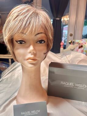 RAquel Welch “ Cinch” wig